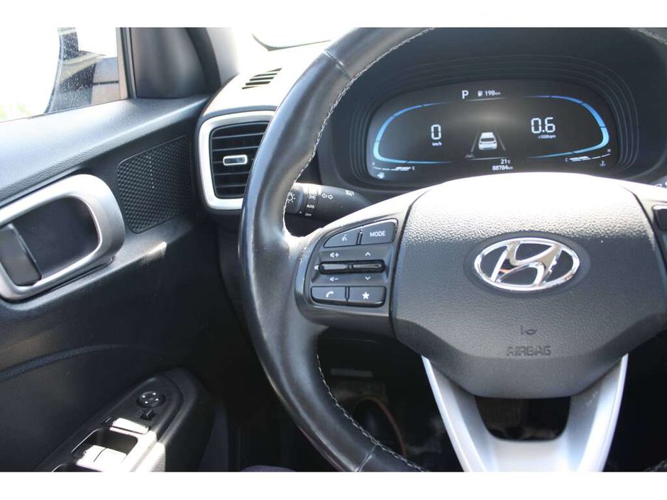 2023 Hyundai Venue Preferred-14