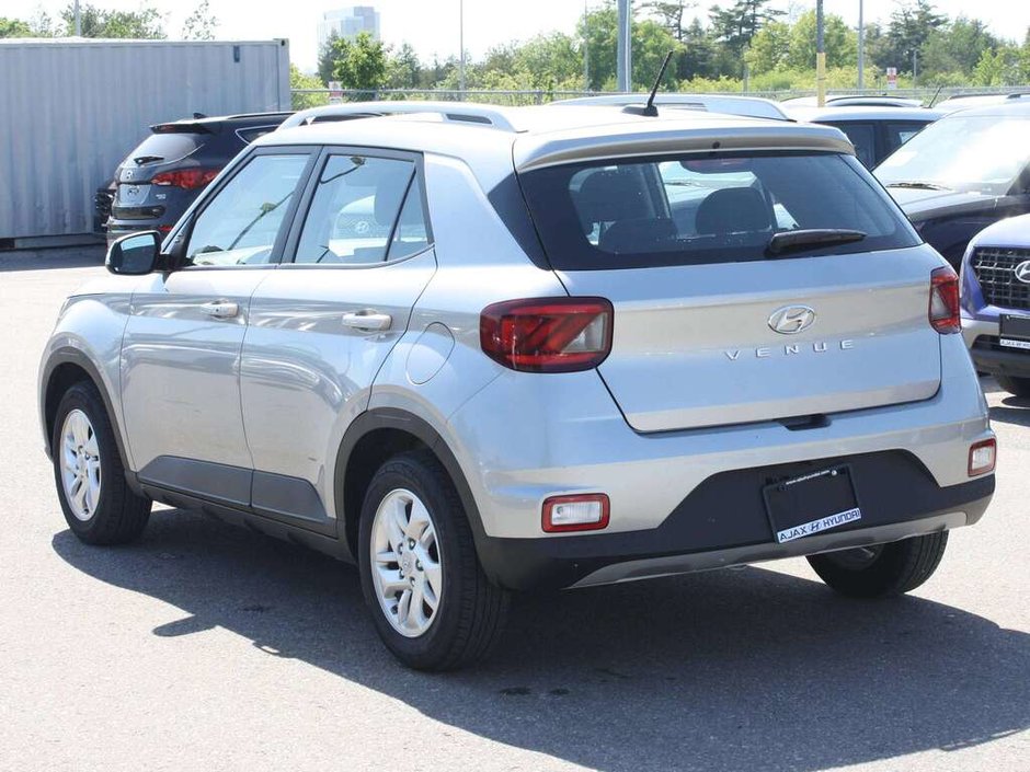 2023 Hyundai Venue Preferred-5