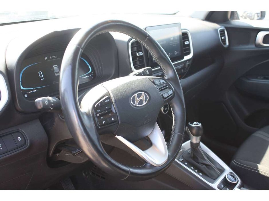 2023 Hyundai Venue Preferred-10