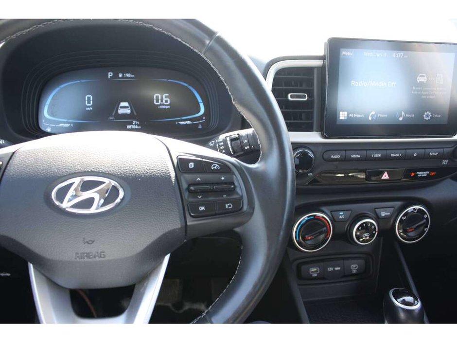 2023 Hyundai Venue Preferred-13
