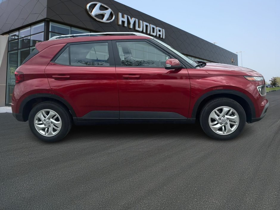 2024 Hyundai Venue Preferred-3