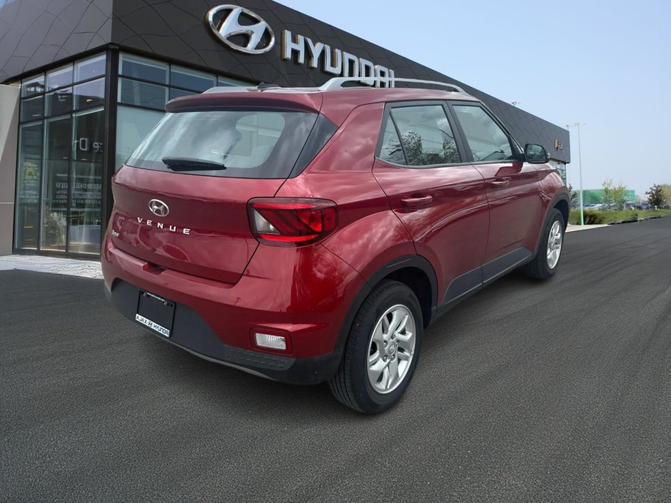 2024 Hyundai Venue Preferred-4