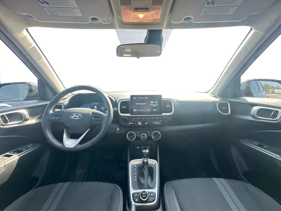 2024 Hyundai Venue Preferred-18