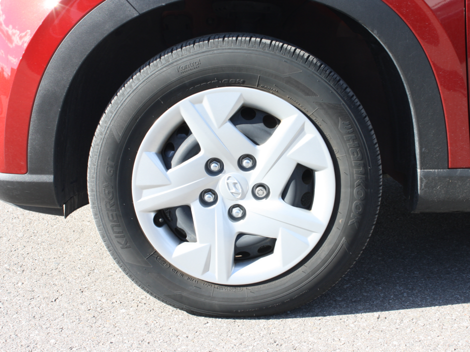 2024 Hyundai Venue Essential-8