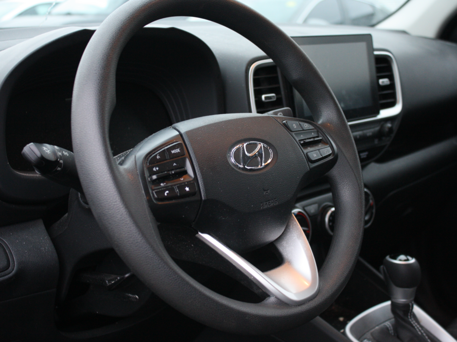 2024 Hyundai Venue Essential-8