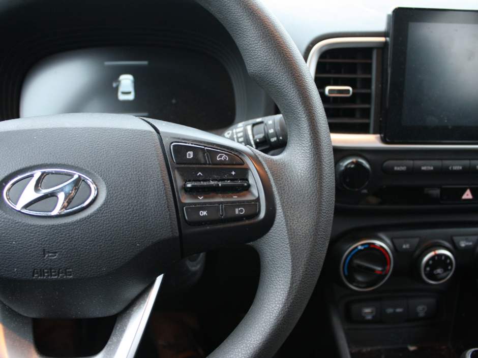 2024 Hyundai Venue Essential-10