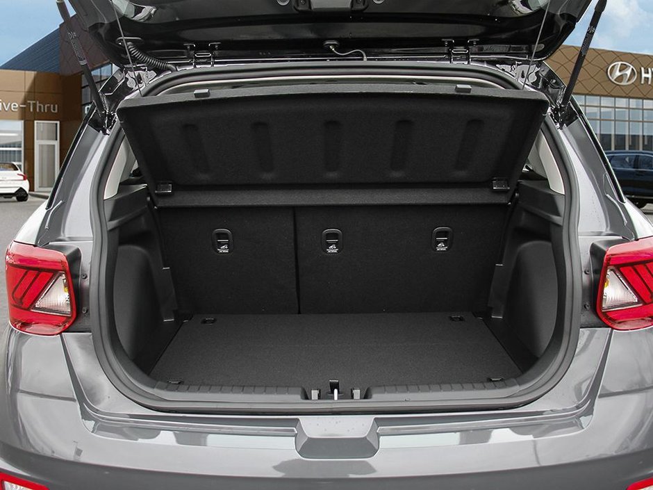 2025 Hyundai Venue Essential Two-tone-6
