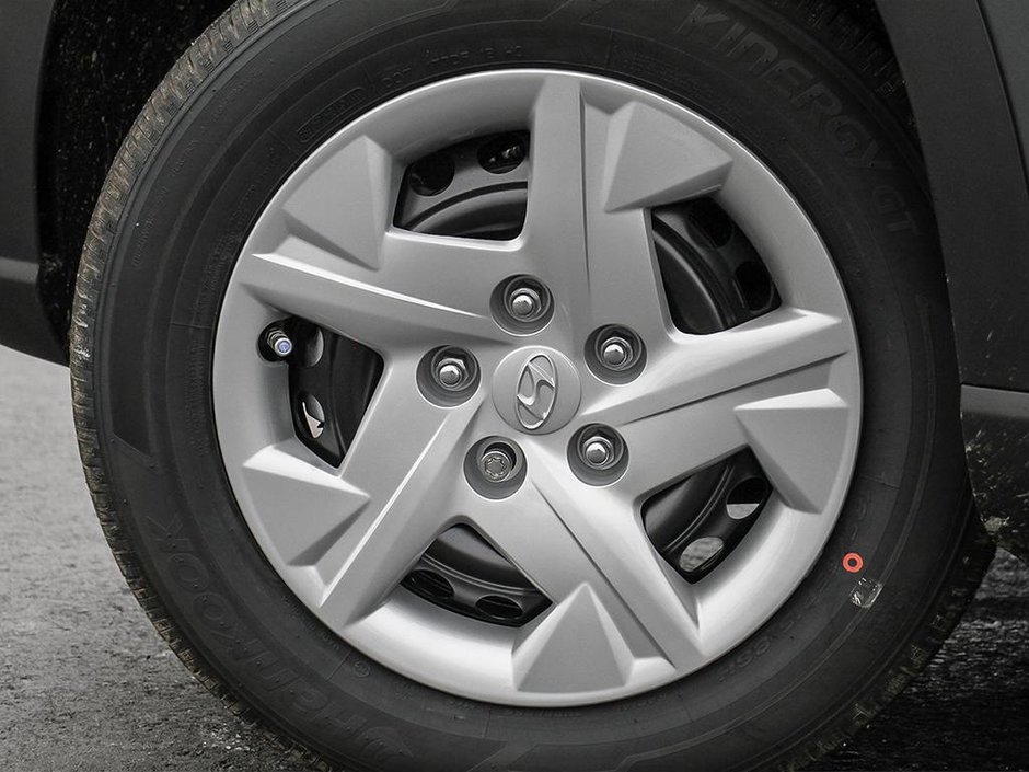 2025 Hyundai Venue Essential Two-tone-7