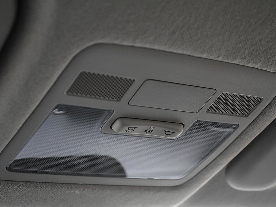 2025 Hyundai Venue Essential Two-tone-18