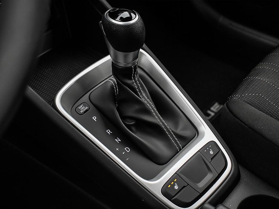 2025 Hyundai Venue Essential-16