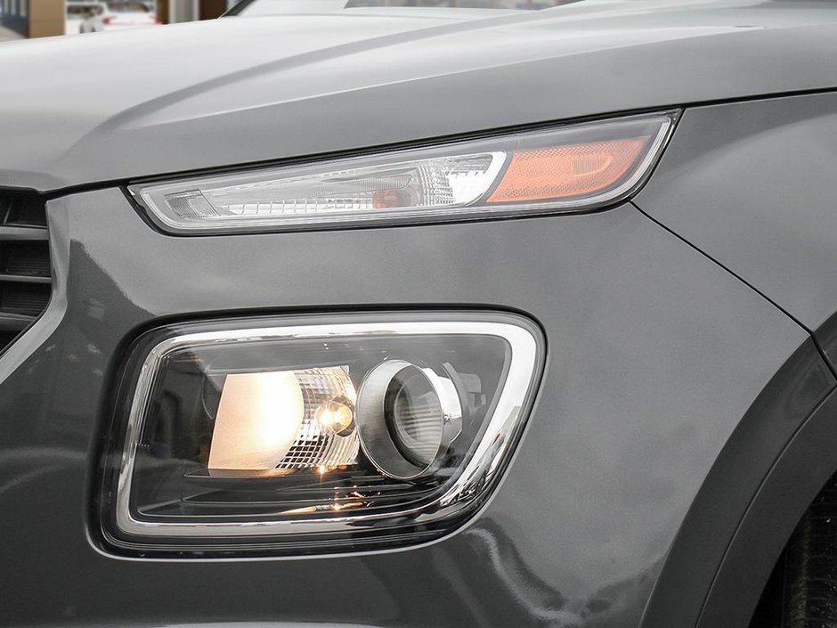 2025 Hyundai Venue Essential-9