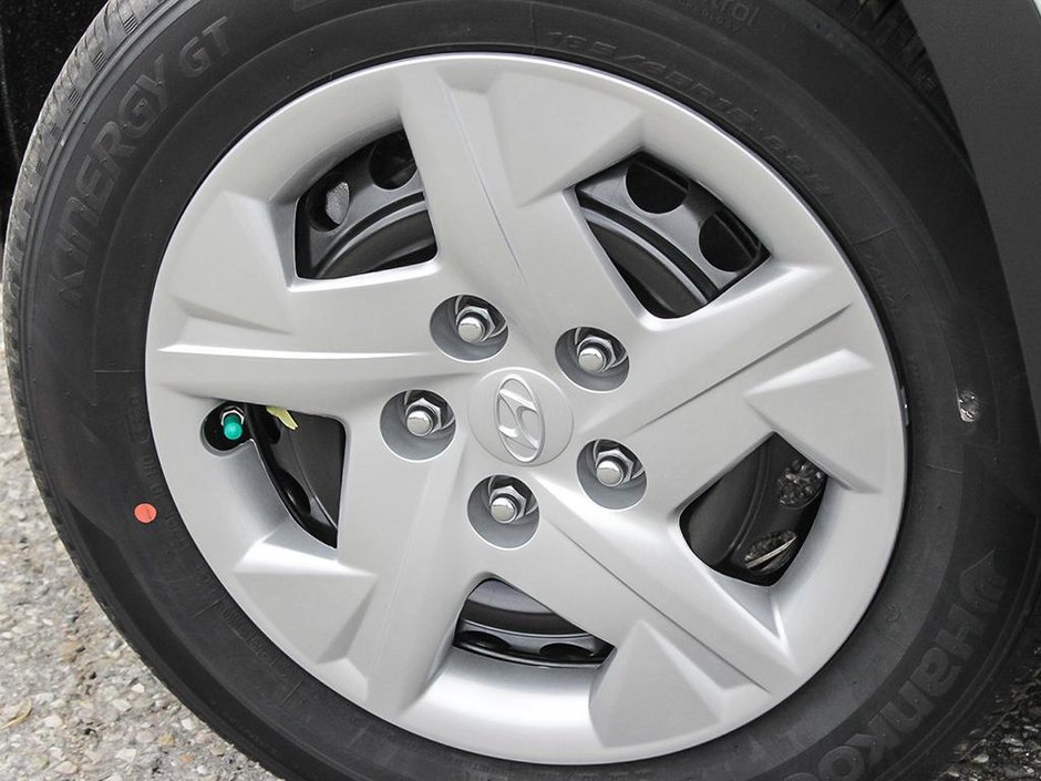 2025 Hyundai Venue Essential-7