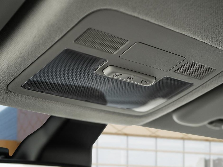 2025 Hyundai Venue Essential-18