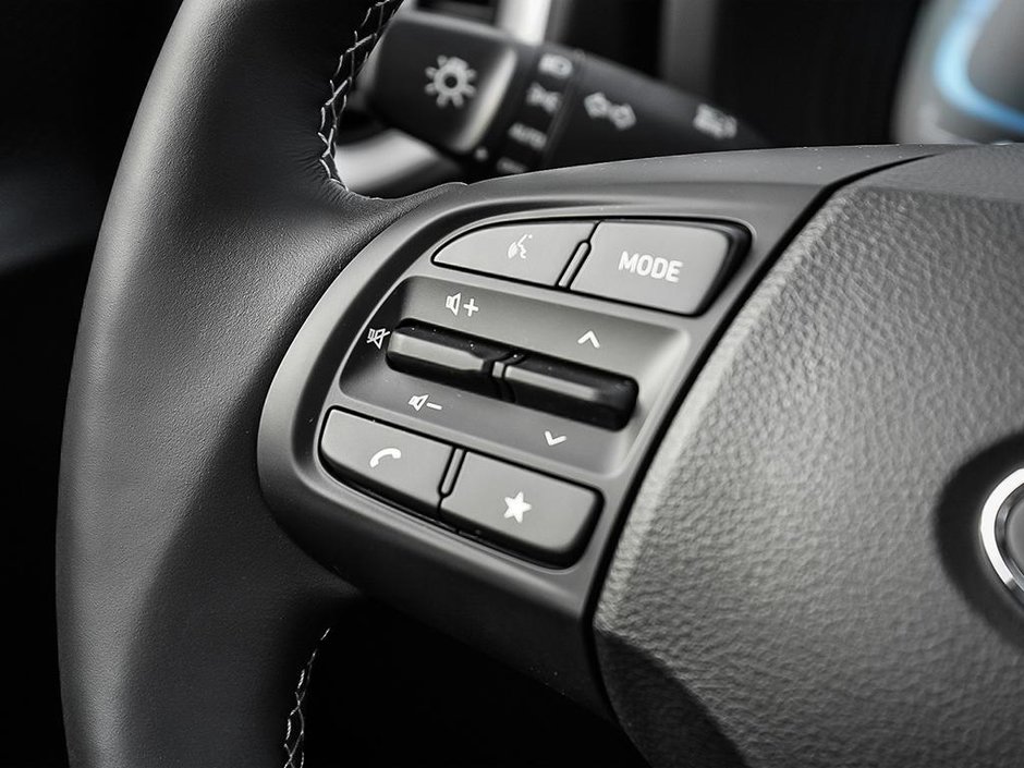 2025 Hyundai Venue Essential-14