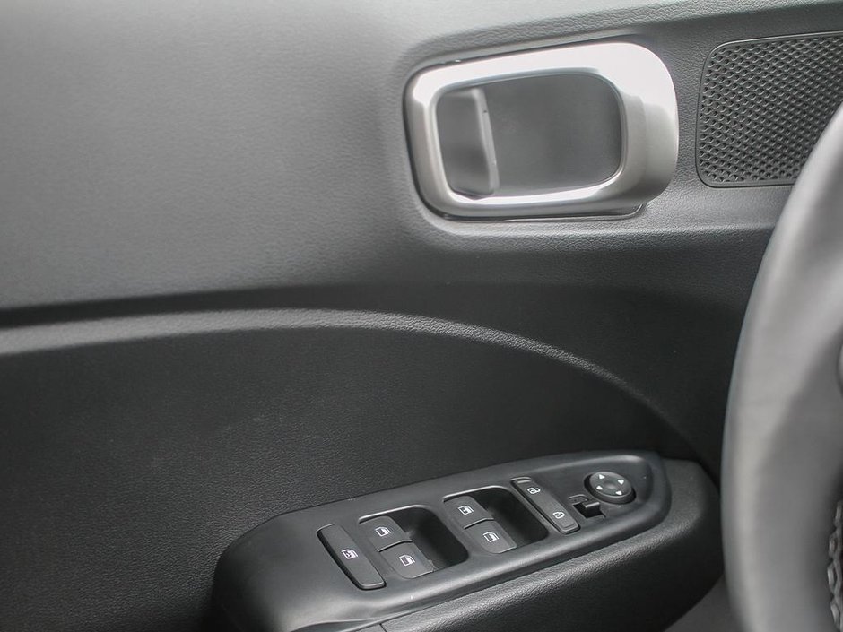 2025 Hyundai VENUE Preferred-13