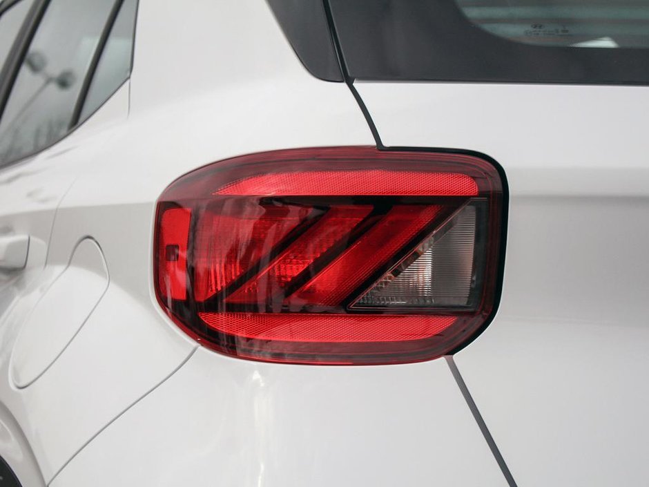 2025 Hyundai Venue Preferred-10