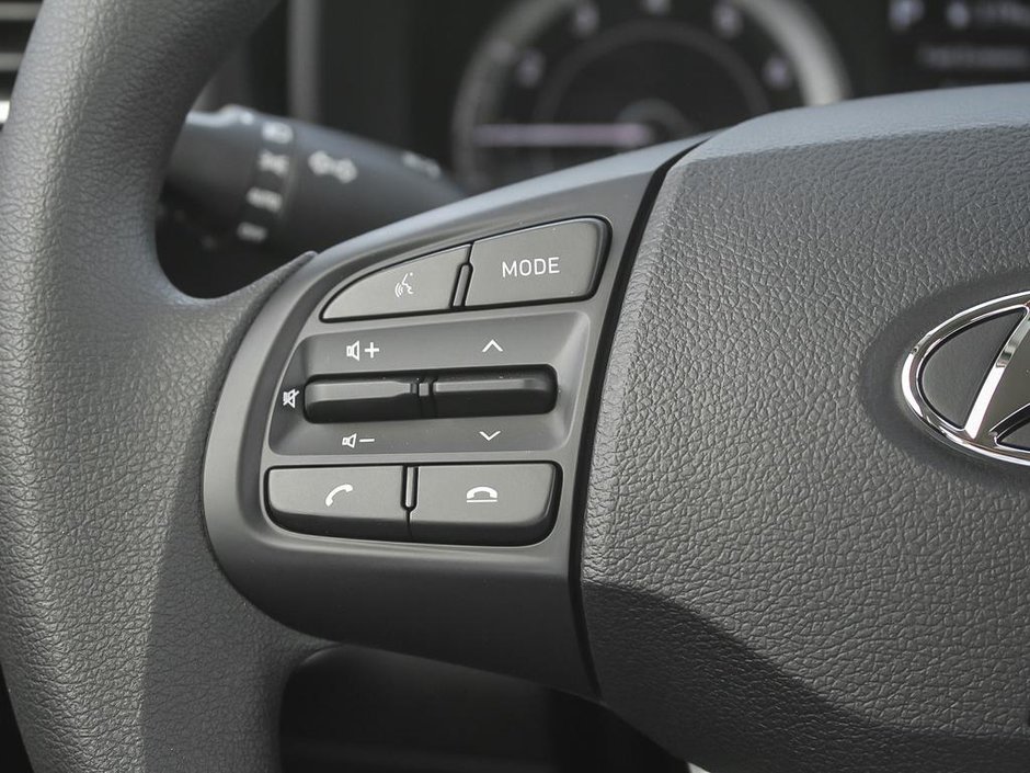 2025 Hyundai Venue Essential Two-tone-12