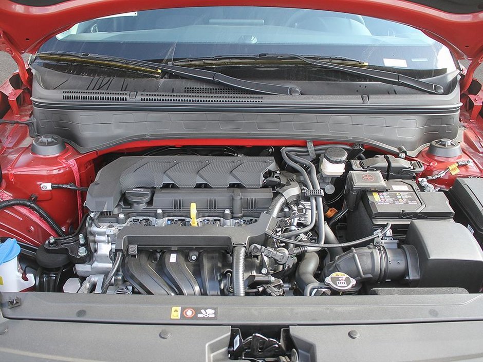 2025 Hyundai Venue Essential Two-tone-5