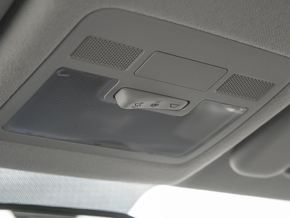 2025 Hyundai Venue Essential Two-tone-16
