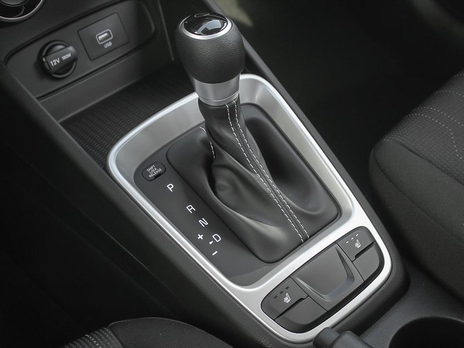 2025 Hyundai Venue Essential Two-tone-14