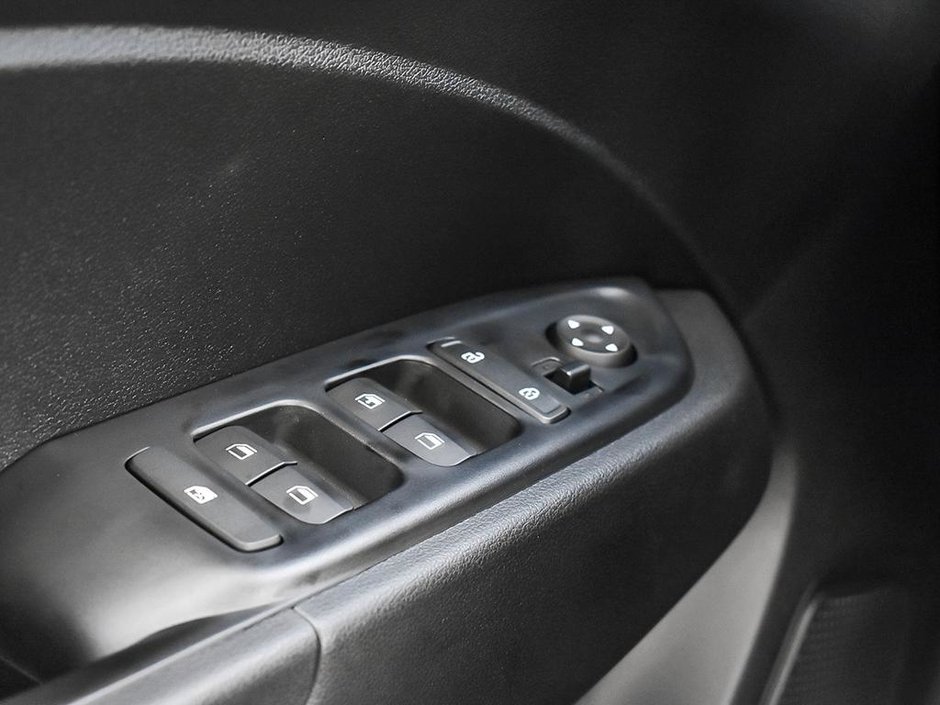 2025 Hyundai Venue Essential-13