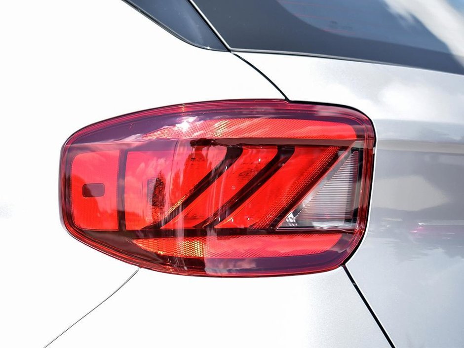 2025 Hyundai Venue Essential-10