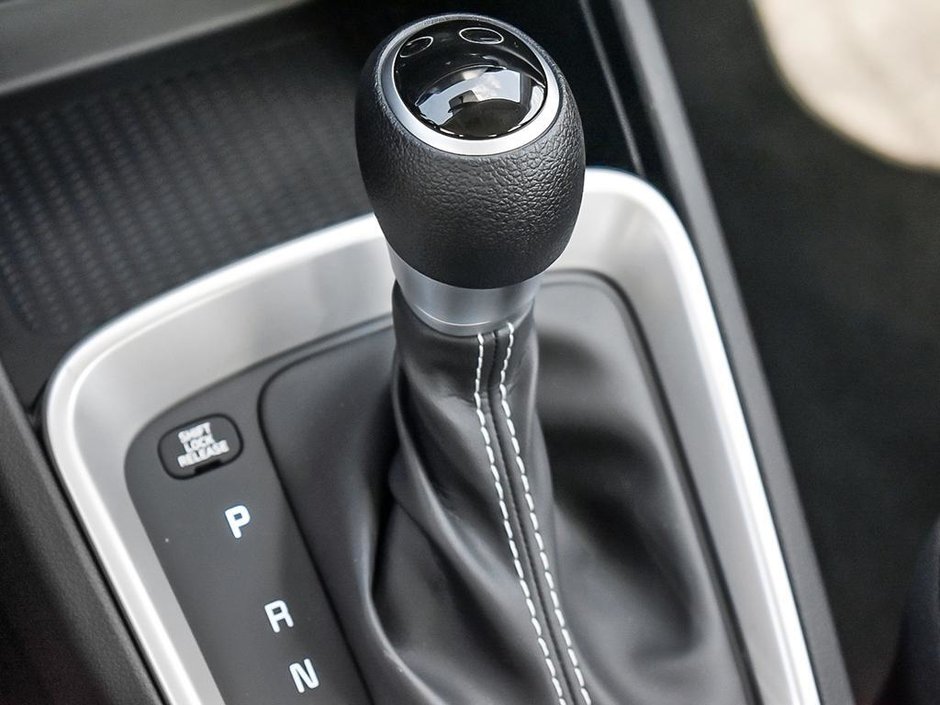 2025 Hyundai Venue Essential-14