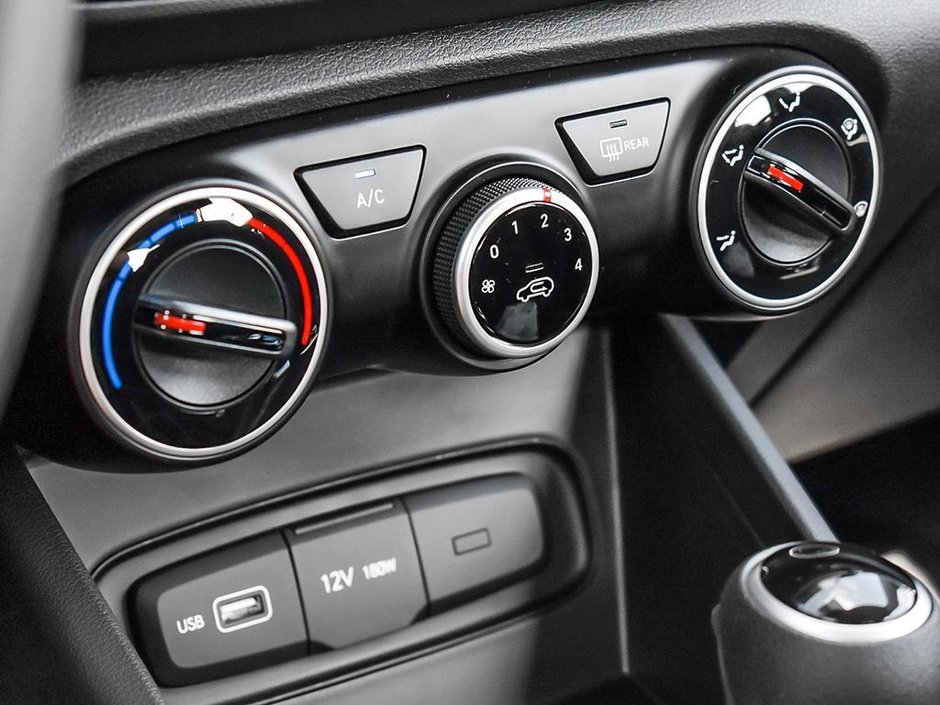 2025 Hyundai Venue Essential-19