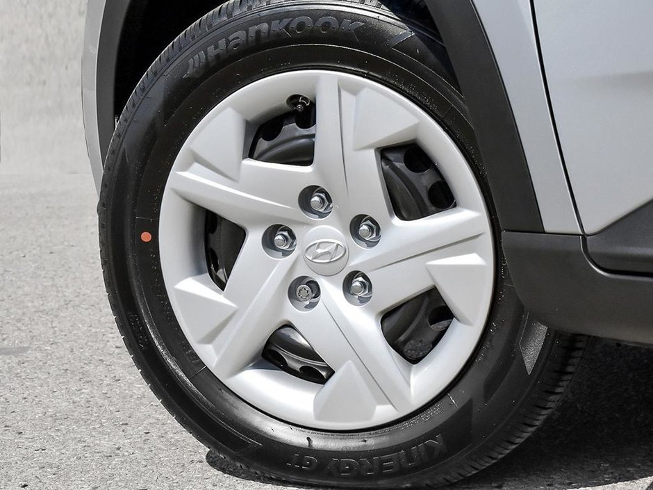 2025 Hyundai Venue Essential-7