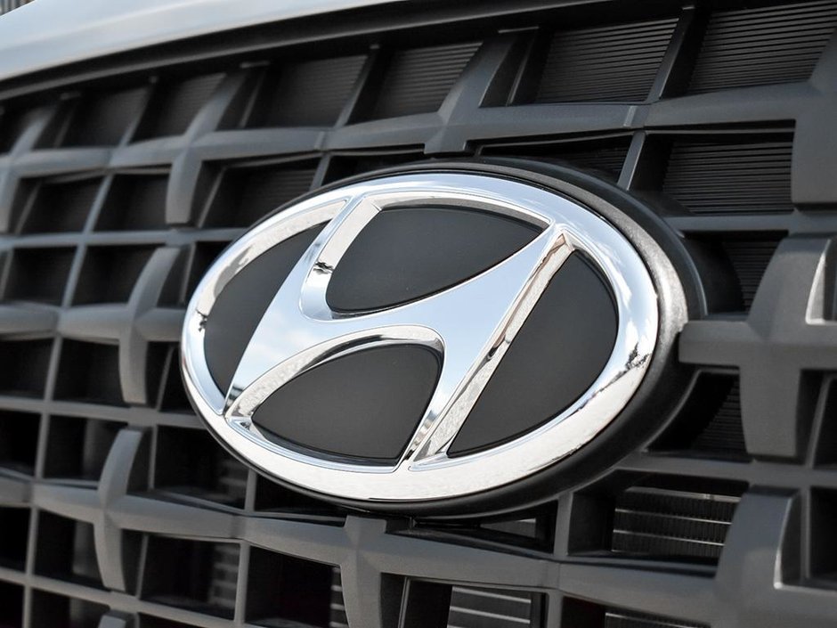 2025 Hyundai Venue Essential-8