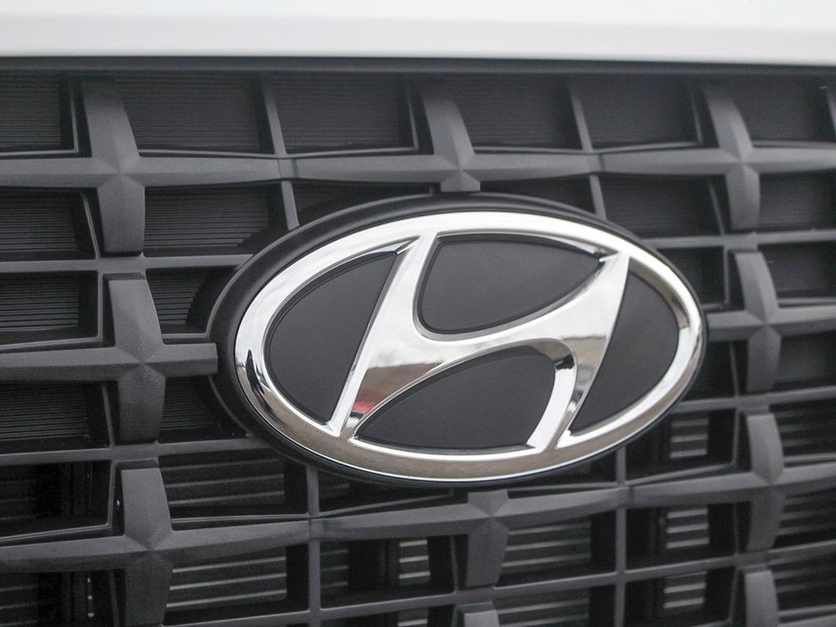2025 Hyundai Venue Preferred-8