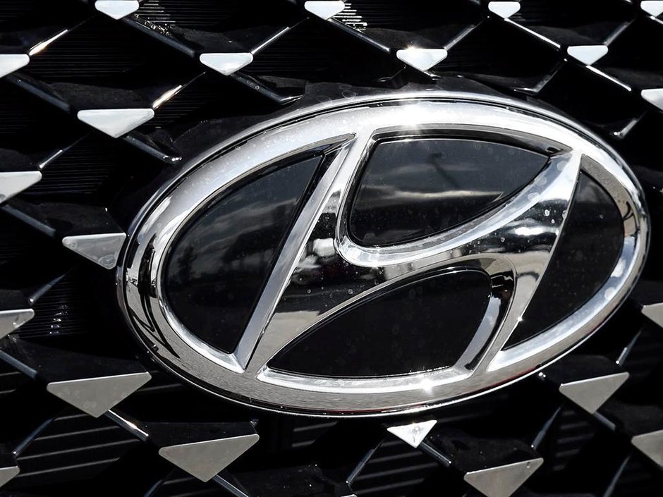 2025 Hyundai Venue Ultimate - Black interior-8