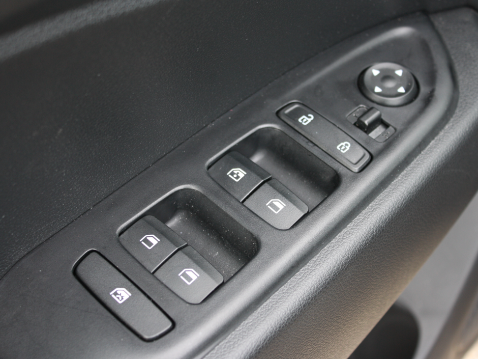 2025 Hyundai VENUE Ultimate - Black interior-6