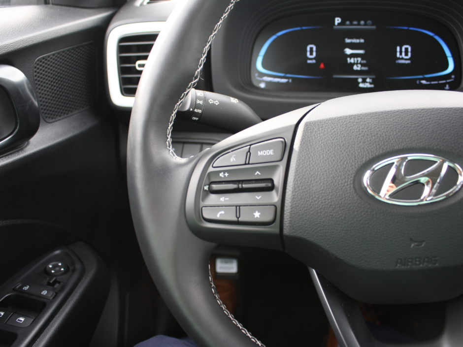 2025 Hyundai VENUE Ultimate - Black interior-13