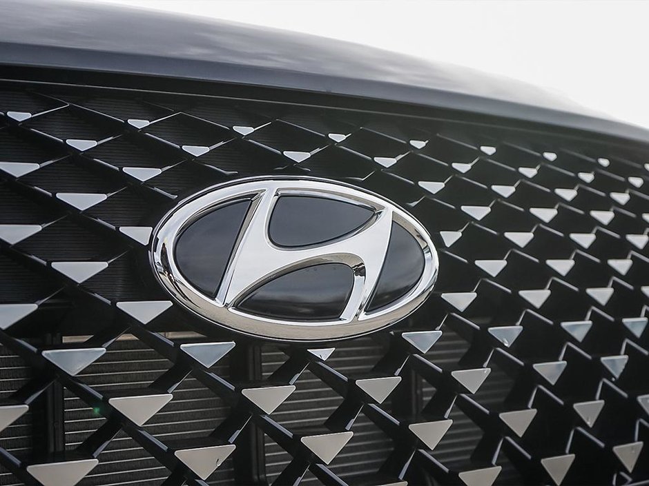 2025 Hyundai Venue Ultimate - Black interior-8