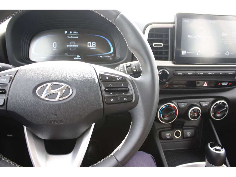 2025 Hyundai Venue Preferred-15