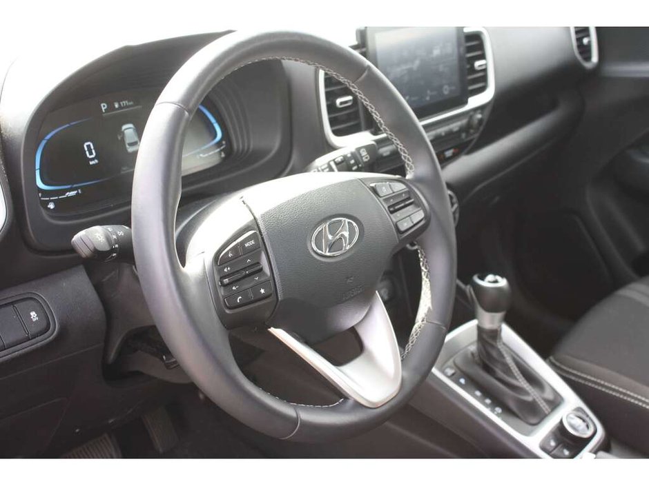 2025 Hyundai Venue Preferred-12