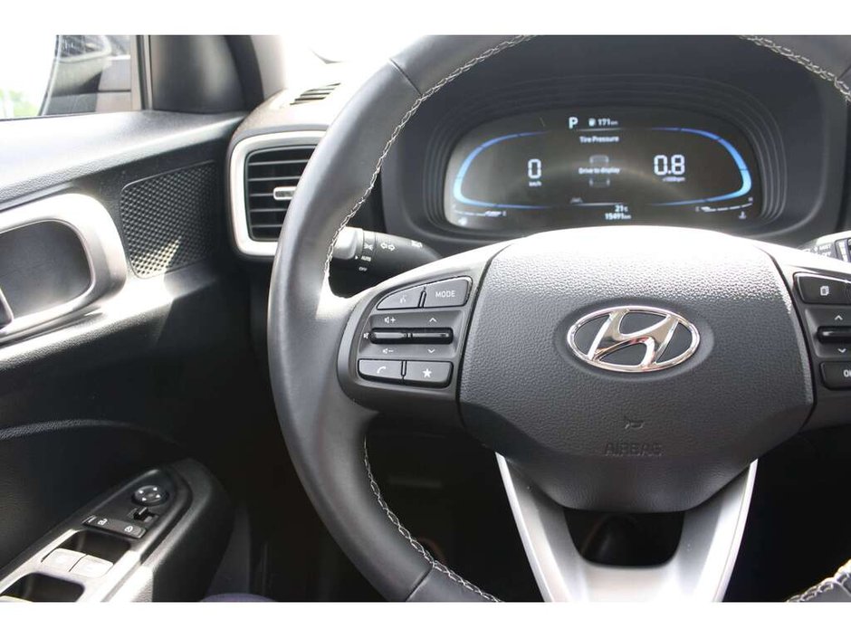 2025 Hyundai Venue Preferred-16
