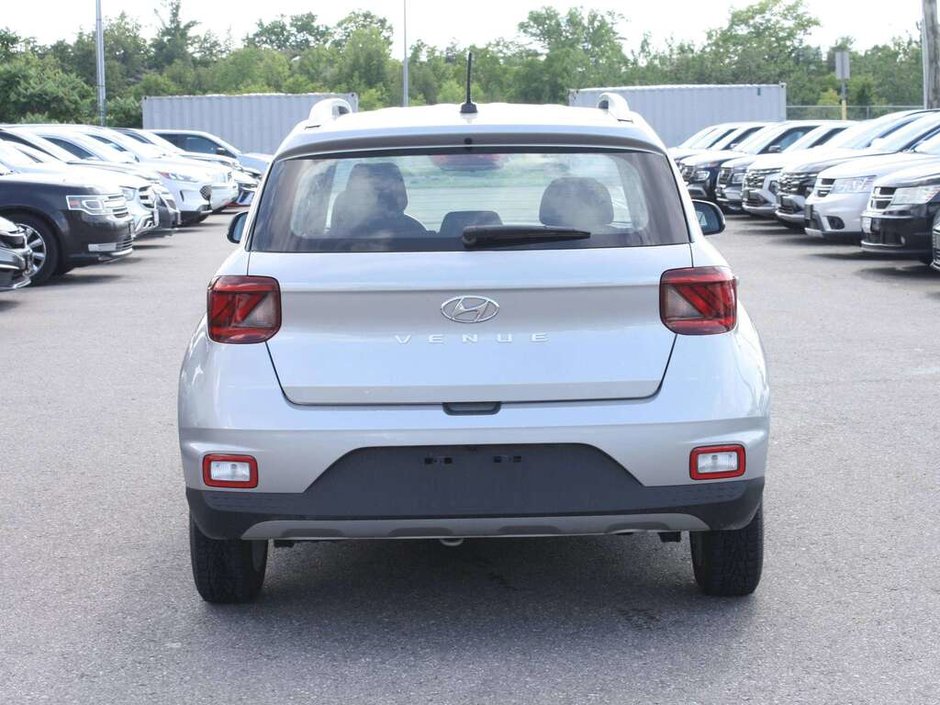 2025 Hyundai Venue Preferred-4