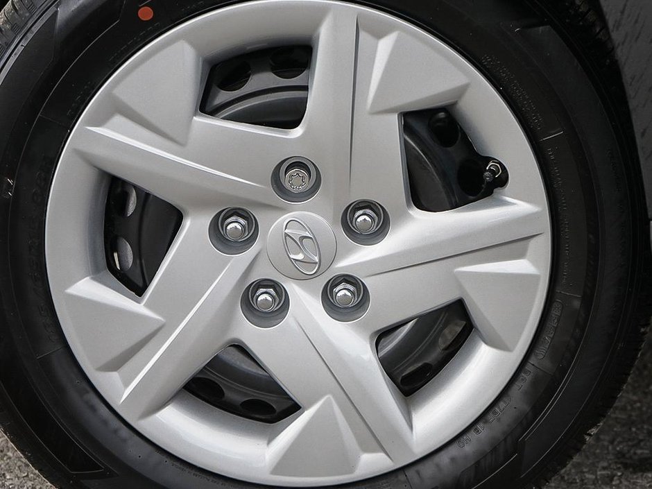 2026 Hyundai Venue Essential-7