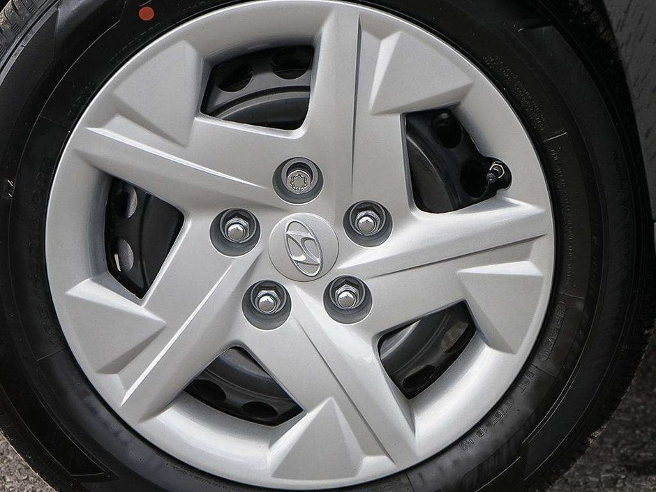 2026 Hyundai Venue Essential-7