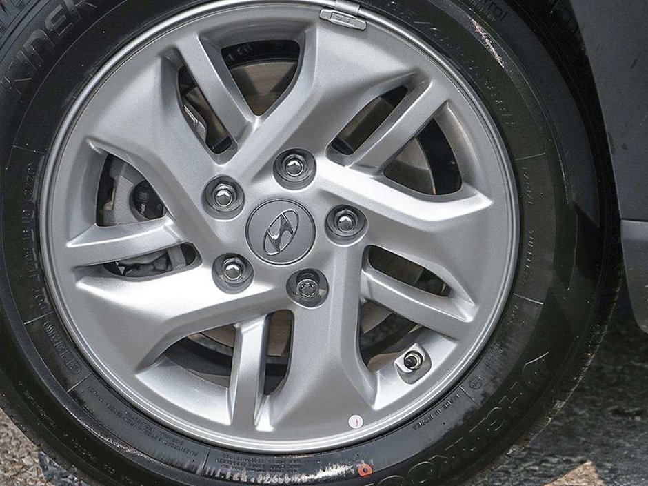 2026 Hyundai Venue Preferred Two-tone-7
