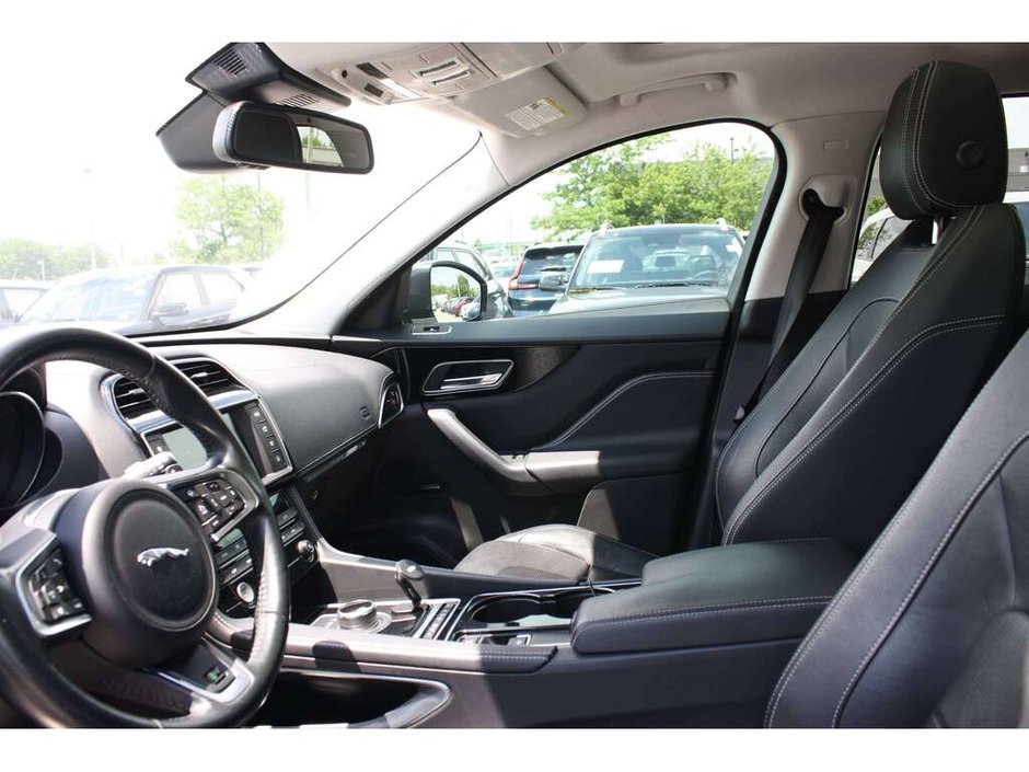 2017 Jaguar F-PACE 35t R-Sport-11