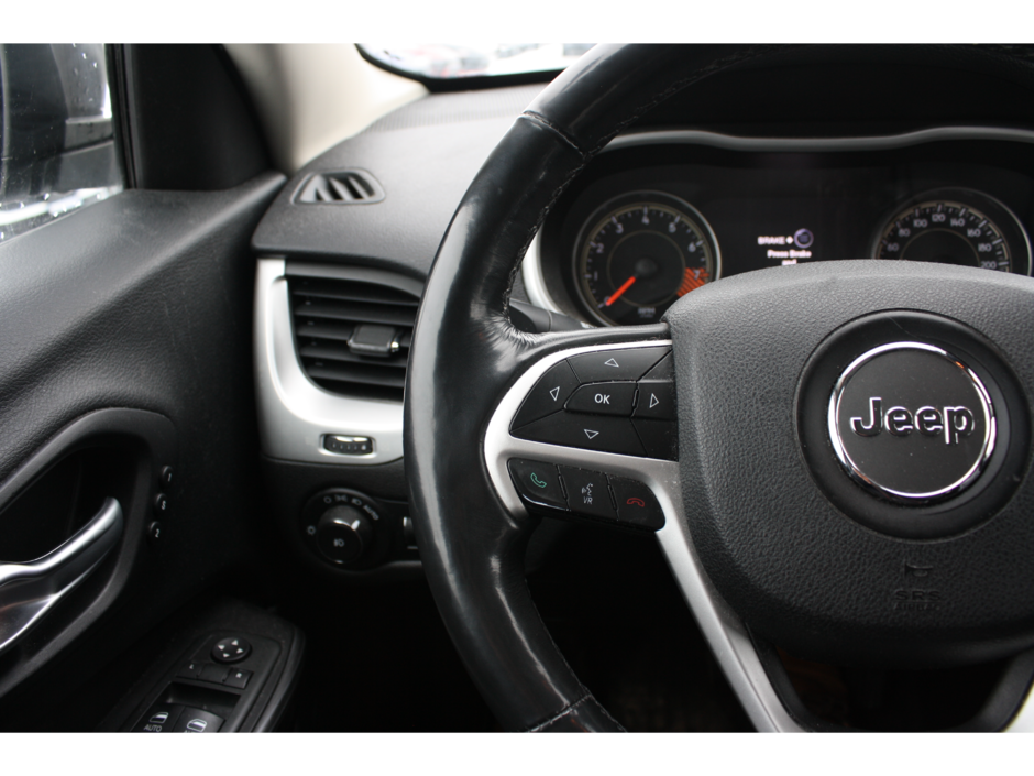 2015 Jeep Cherokee Trailhawk-13