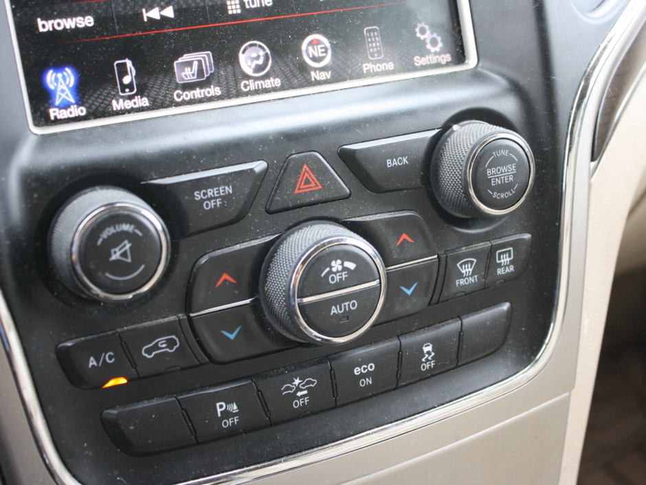 2015 Jeep Grand Cherokee Overland-22