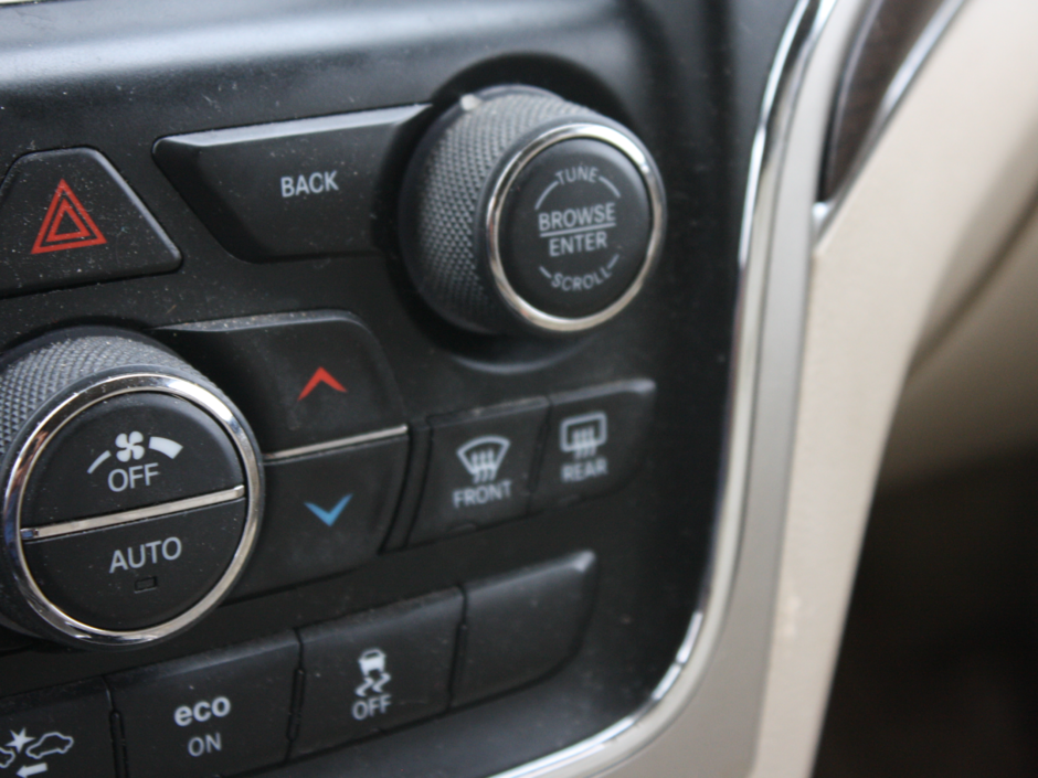 2015 Jeep Grand Cherokee Overland-18