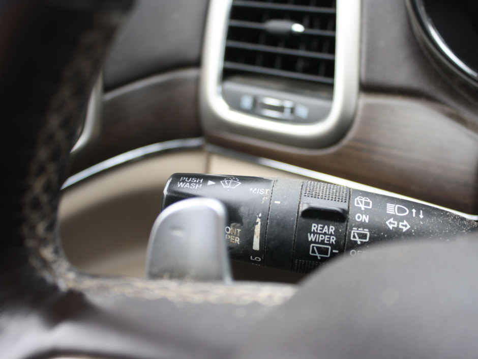 2015 Jeep Grand Cherokee Overland-12