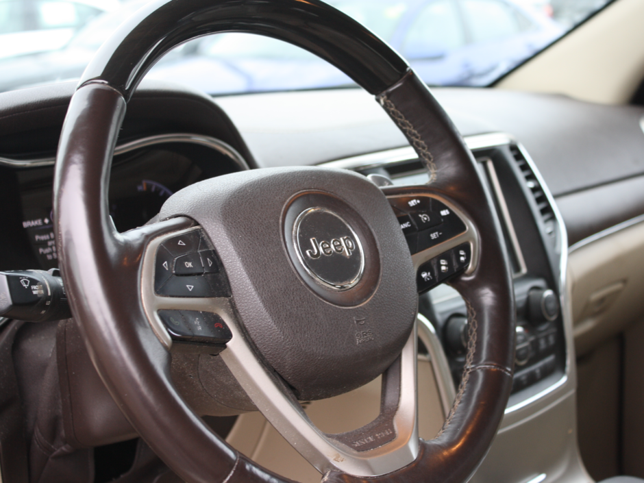 2015 Jeep Grand Cherokee Overland-25