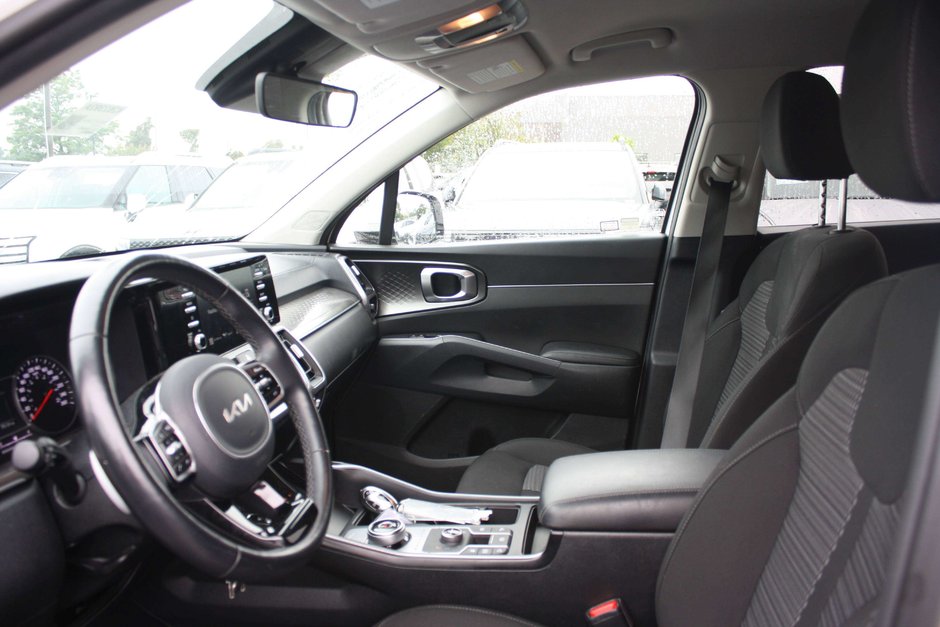2023 Kia Sorento Hybrid LX-12