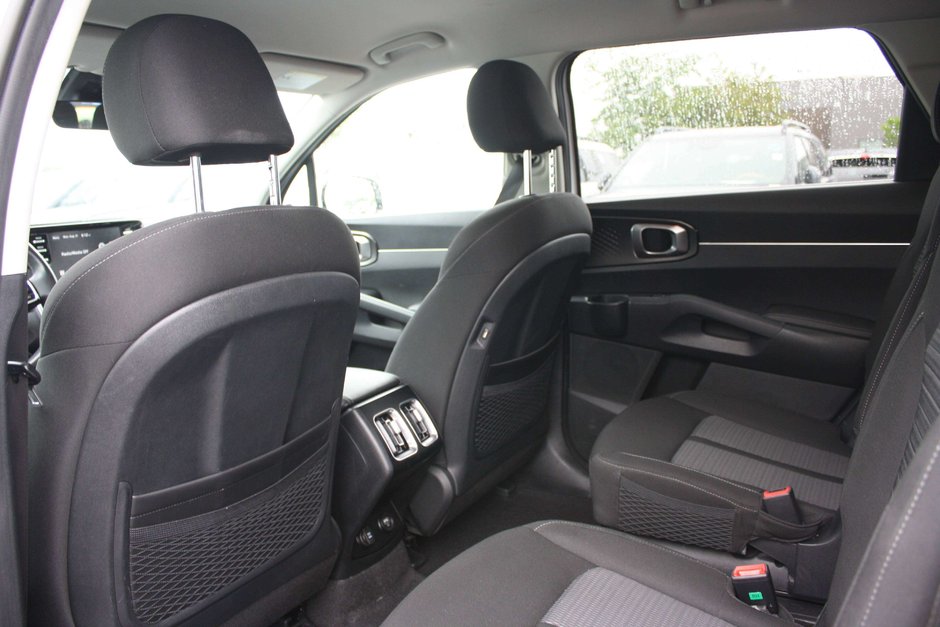 2023 Kia Sorento Hybrid LX-8